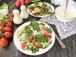 Овощной салат со шпинатом и творогом