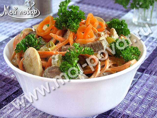 Салат с корейской морковью, печенью и грибами