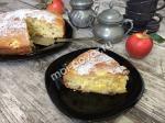 Пирог с яблоками и изюмом на творожном тесте