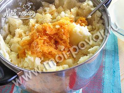 Постное картофельное пюре с жареным луком и морковью